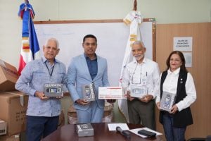 Ministerio de Energía y Minas entrega equipos a la UASD para fortalecer las investigaciones sobre el control del mosquito transmisor del dengue