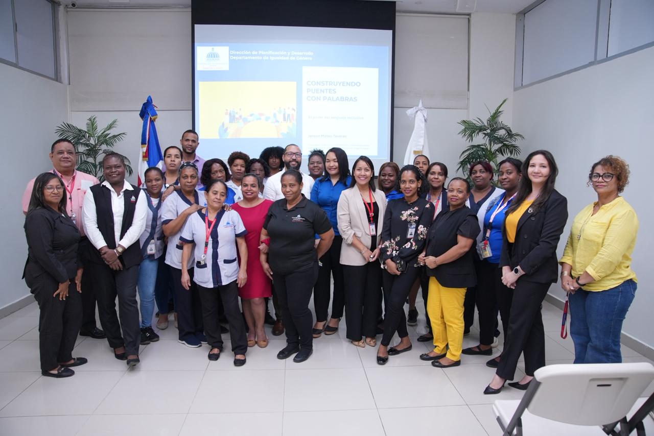 Colaboradores del Ministerio de Energía y Minas participan en capacitación sobre lenguaje inclusivo y equidad