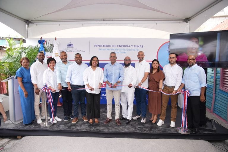 El Gobierno impulsa electrificación rural en Bahoruco con inversiones por RD$48.5 millones