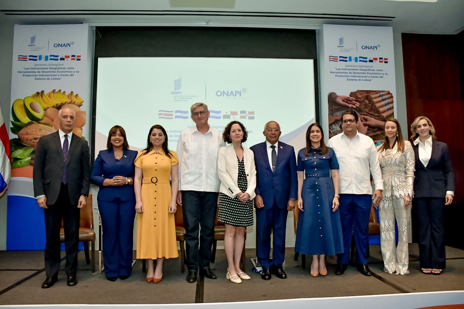 Representantes de países de Centroamérica, junto a las autoridades nacionales e internacionales, participaron en el seminario.