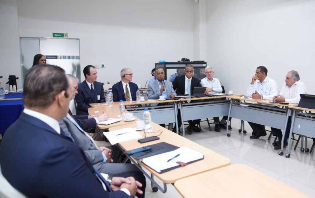 Una delegación del Buró Económico Geológico visita la República Dominicana para iniciar estudios en sus cuencas marítimas y terrestres.