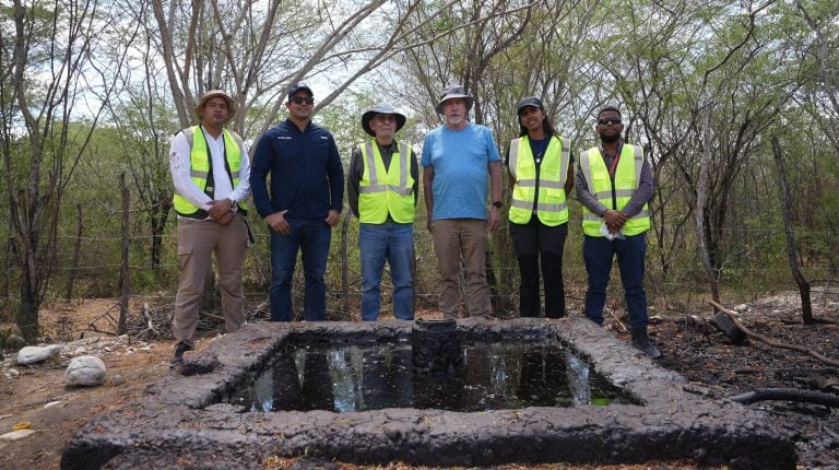 Geólogos de la Universidad de Texas realizan visita a la cuenca de Azua para iniciar investigación sobre el potencial de hidrocarburos de la zona