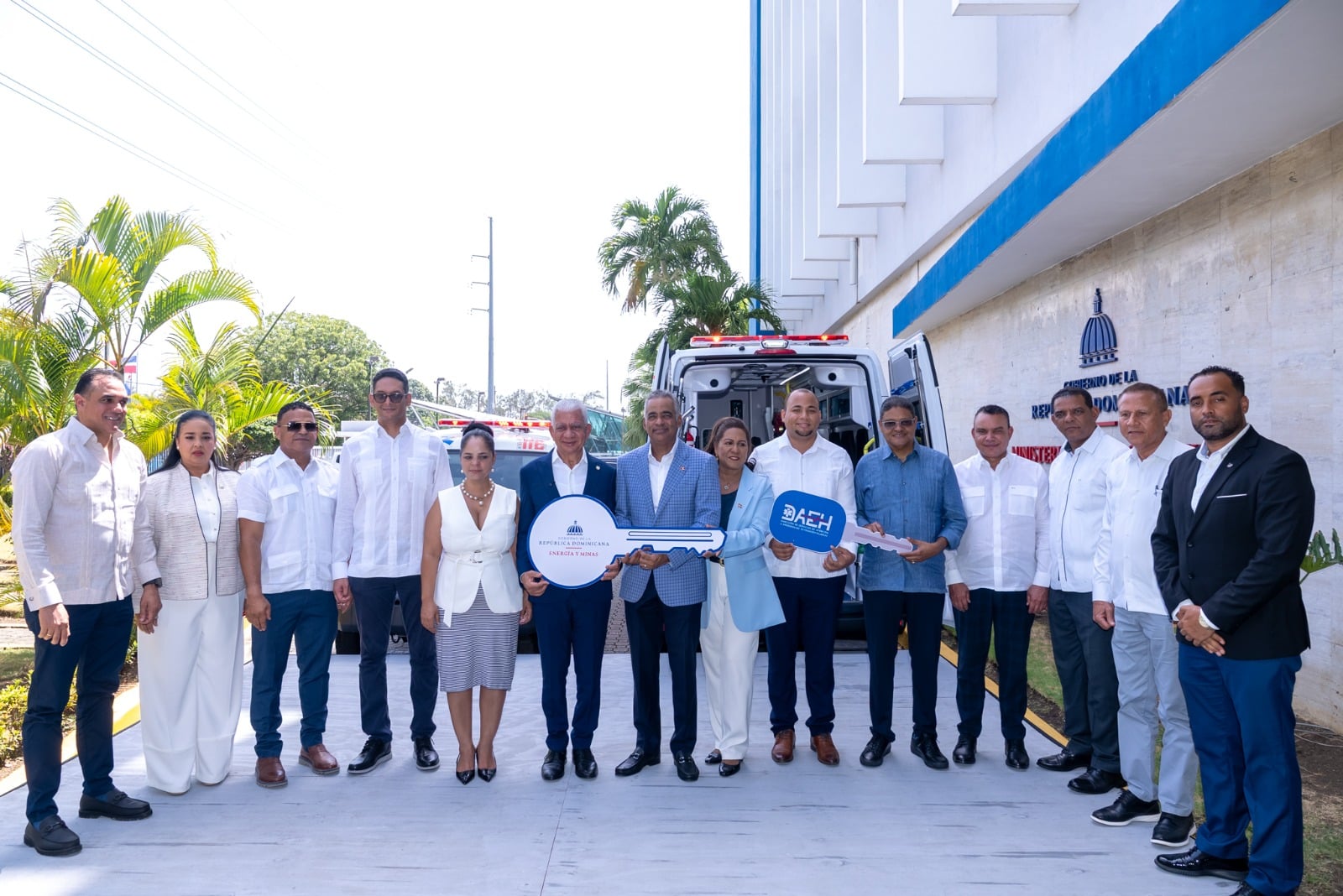 Joel Santos, entrega de ambulancias
