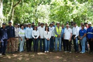 Ministerio de Energía y Minas realiza jornada de reforestación y limpieza en cuencas de ríos de Cotuí