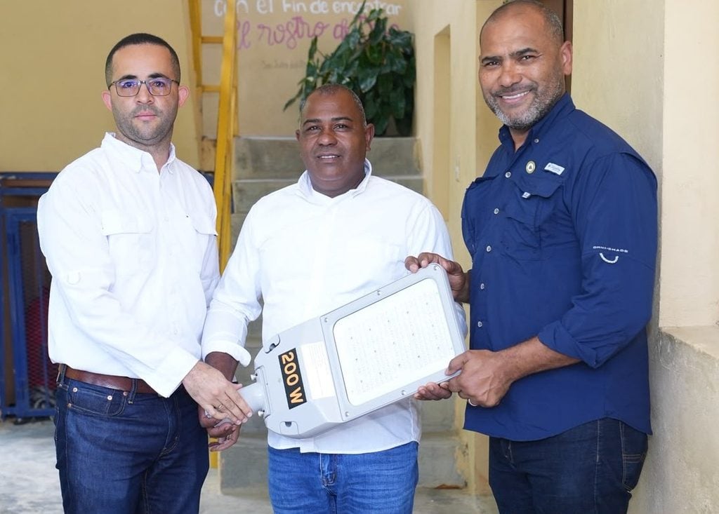 Más proyectos de electrificación para Elías Piña