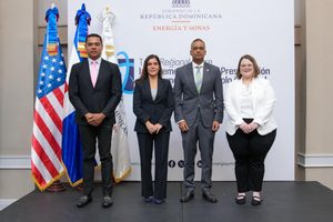Ministro Santos destaca el interés del Gobierno en la implementación de la energía nuclear en el sistema eléctrico nacional