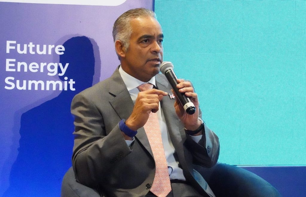 Ministro Joel Santos destaca oportunidades de cooperación energética entre RD y Chile.