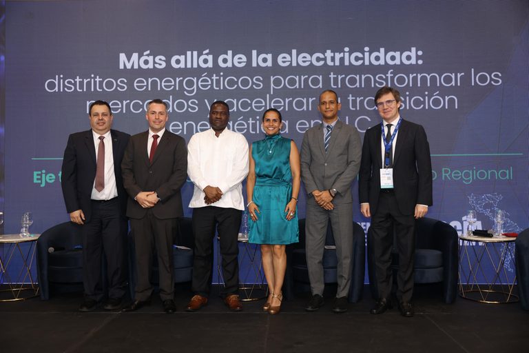 Gobierno trabaja en un marco habilitante para impulsar los distritos energéticos en República Dominicana