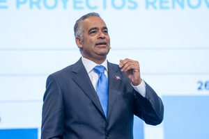 Ministro Santos destaca aporte de la minería a la economía tras crecer 17.9% en septiembre